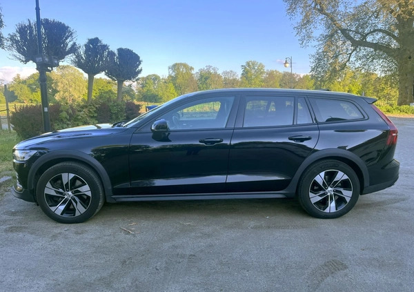 Volvo V60 Cross Country cena 94700 przebieg: 260000, rok produkcji 2019 z Wrocław małe 106